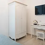 Il Gioiello Oda ve Kahvaltı Marina di Pietrasanta